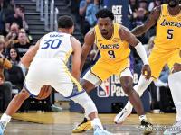 PG游戏-浓眉哥在勇士比赛中势不可挡，回归赛场引发热议！的简单介绍