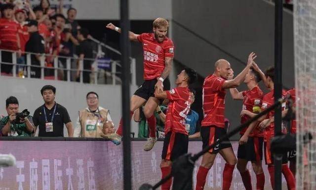 关于川蜀猛虎队读秒绝平南城猛虎队，羽毛球邀请赛上演耐力碾压对手！高压逼抢成功的信息