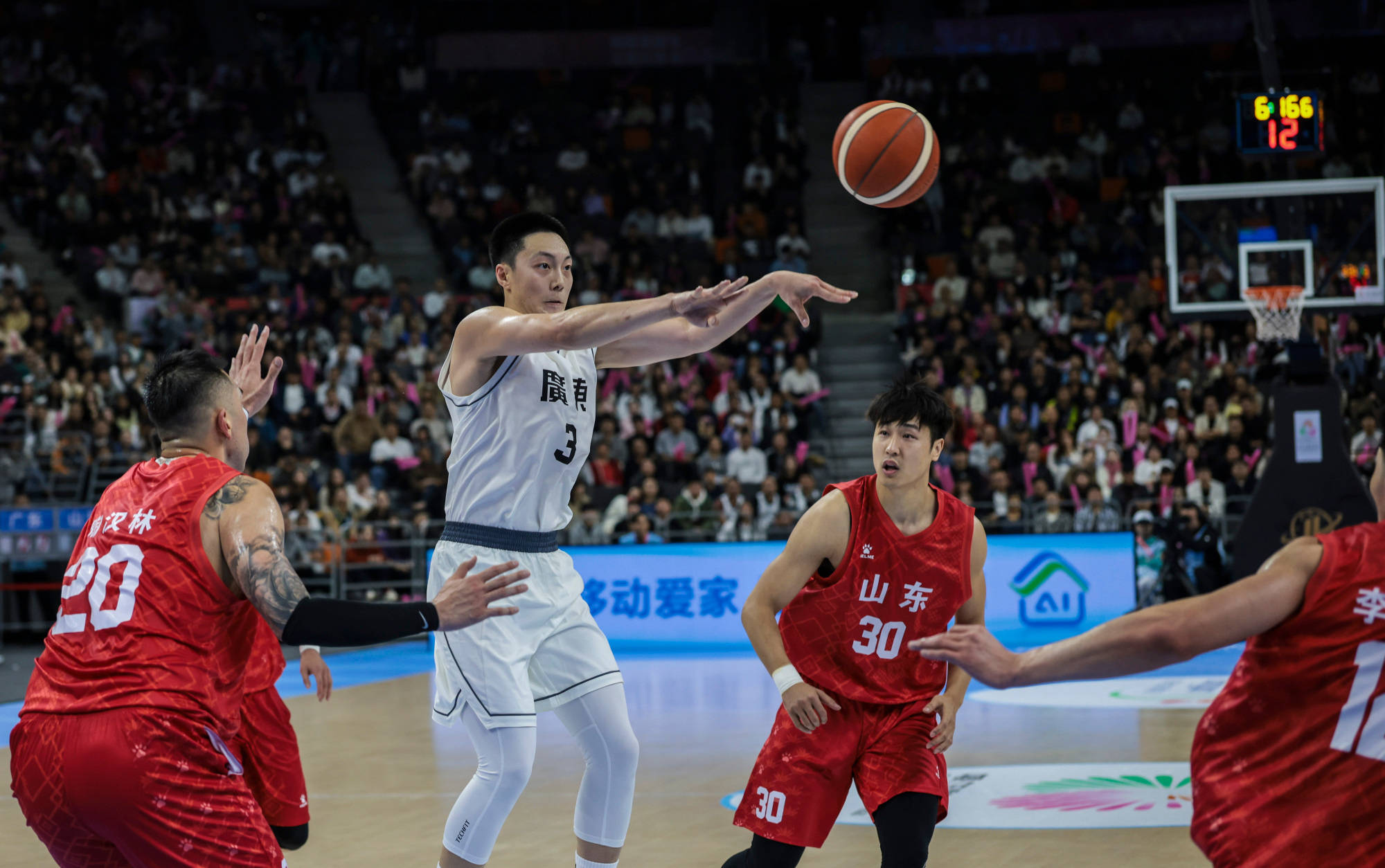 清晨山东男篮备战CBA常规赛，单刀错失细节曝光，气氛紧张，赛程密集仍需轮换的简单介绍