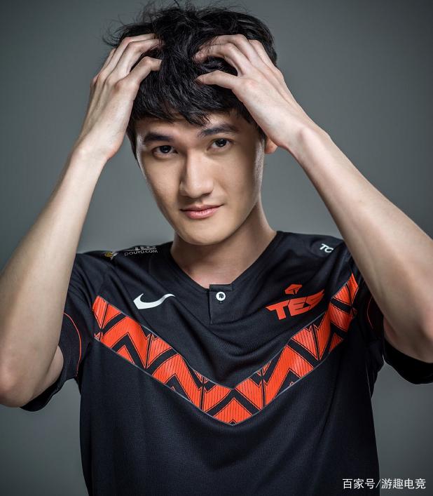 包含莎拉波娃巅峰对决，Karsa与60激战TES分钟，精彩发挥胜负难料！的词条